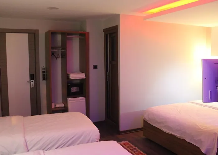 Nur Bed & Breakfast 2*