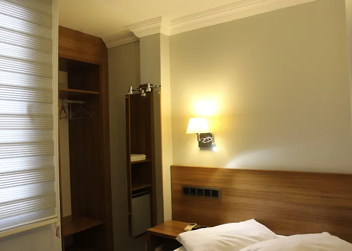 Nur Bed & Breakfast 2*